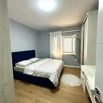 Ledia\'S Apartment