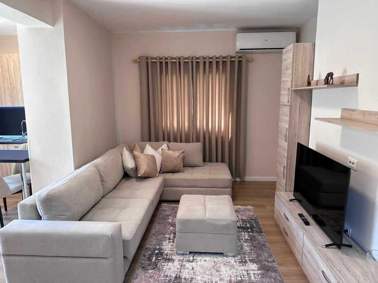 Apartament Ledia's