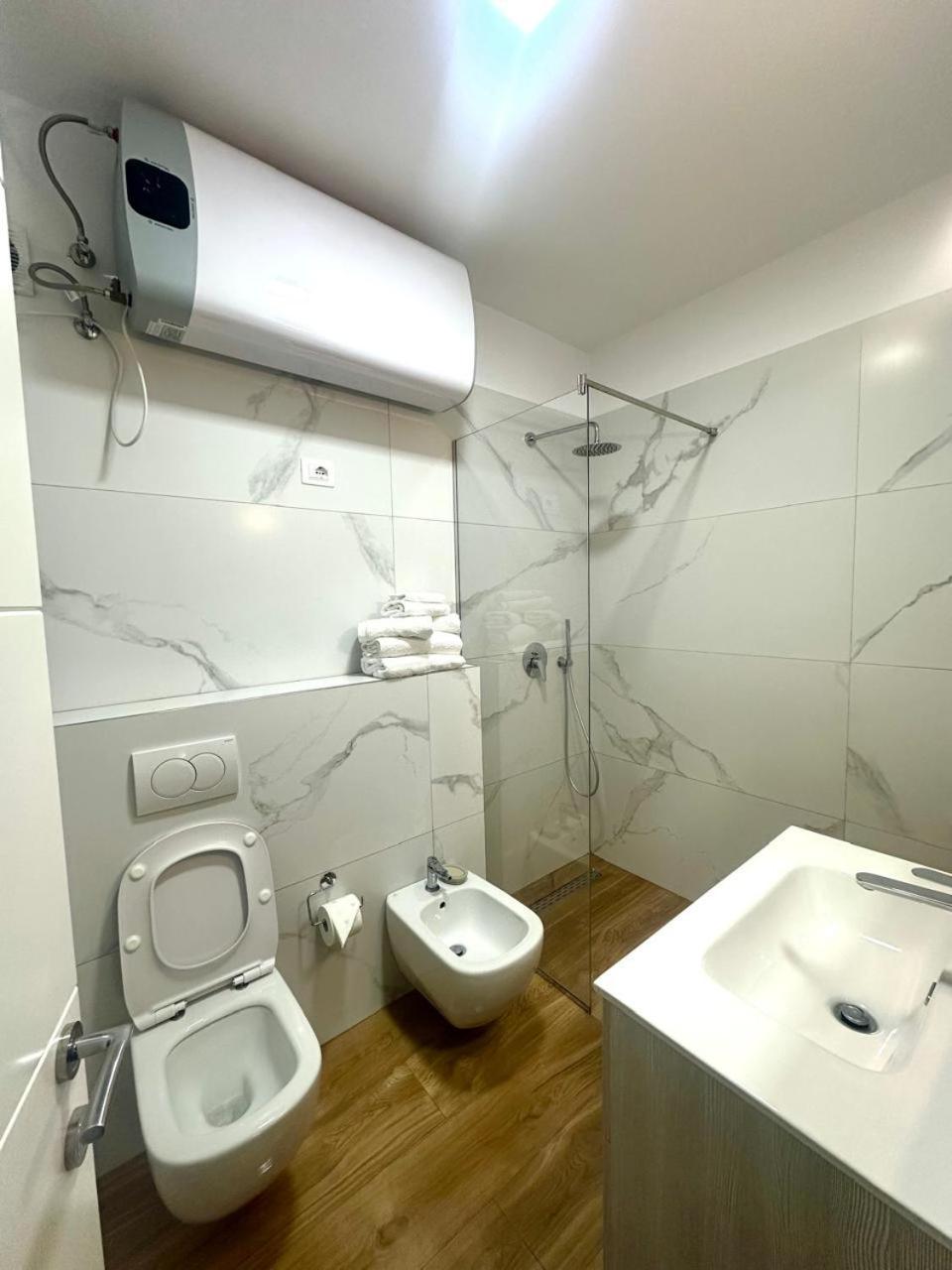 Apartament Ledia's